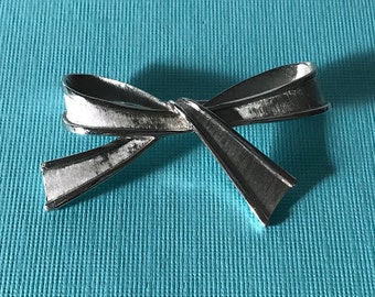 Vintage silver bow brooch, bow pin, scarf brooch, bow pin, vintage silver bow pin, wedding brooch, bridal pin, silver ribbon brooch bow pin
