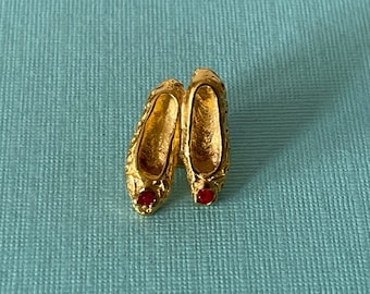 Vintage ballerina shoes brooch, gold dancing shoes, rhinestone dancing shoes, Dorothy shoes, ballerina jewelry, dancing jewelry, shoes