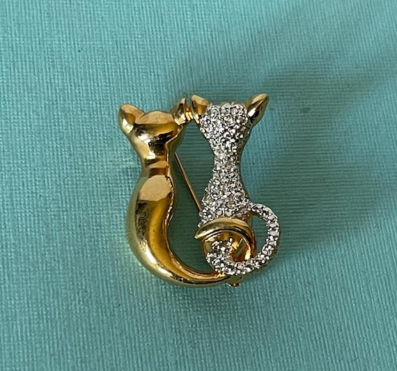 Vintage cat brooch, rhinestone cat pin, gold cat brooch, cat jewelry, cat gifts, two cat brooch, cat brooch vintage, two cat brooch, cat pin