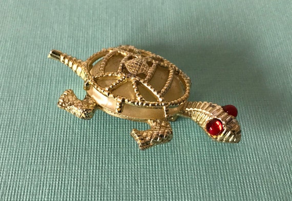 Vintage turtle brooch, red eye turtle pin, rhines… - image 3
