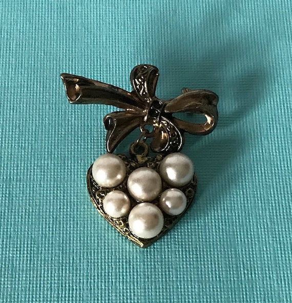 Vintage Heart Brooch Gone with the Wind - Designs from the Deep