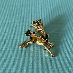 Broche de veado vintage, broche de Rudolph, joias de Natal, broche de Rudolph, broche de feriado, broche de rena, broche de rena do nariz vermelho de Rudolph