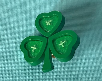 Broche Vintage Saint Patrick – Trèfle Irlandais Peint, Tons Argent, Occasion