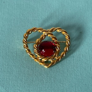 Vintage heart brooch, red heart pin, gold heart brooch, Valentine&#39;s heart pin, wedding heart brooch, heart brooch vintage, heart jewelry