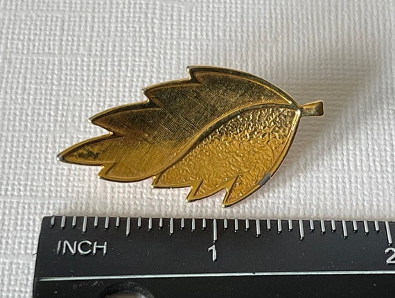 Vintage leaf brooch, vintage gold leaf pin, leaf … - image 4
