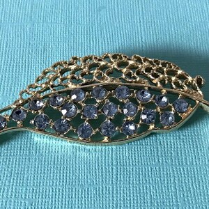 Vintage leaf brooch, blue rhinestone leaf pin, scarf brooch, gold leaf brooch, blue leaf pin, Scarf brooch, blue rhinestone scarf brooch pin