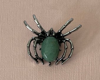 Green spider brooch, Halloween spider pin, green aventurine spider pin, wedding spider brooch, lucky spider pin, tarantula brooch, lucky