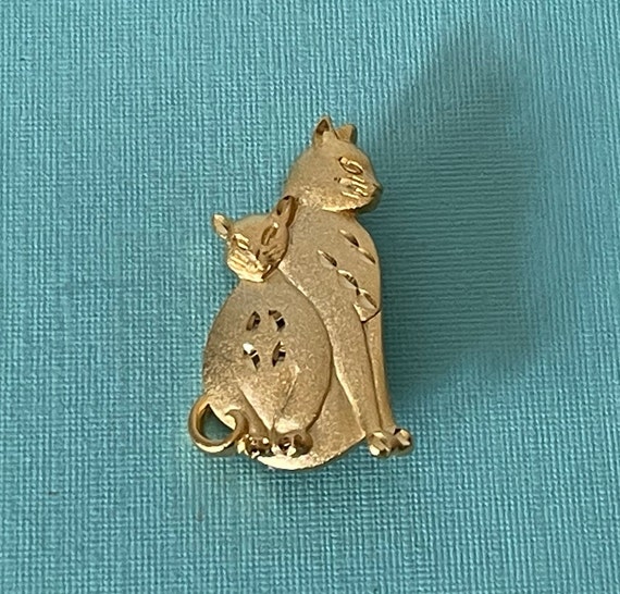 Vintage cat brooch, cat jewelry, gold cat pin, cat gifts, pewter cat pin, two cat brooch, tabby, cat brooch vintage, cat gifts, gold catpin