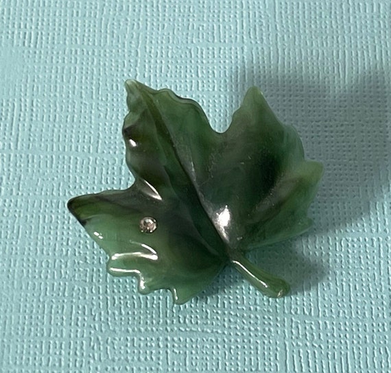 Vintage leaf brooch, lucite leaf pin, signed Avon… - image 6