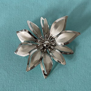 Large Vintage flower brooch, The Carolynn flower pin, Silver flower brooch, daisy flower pin, sunflower pin, chrysanthemum brooch, flower