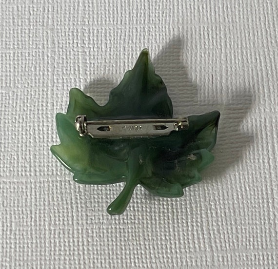 Vintage leaf brooch, lucite leaf pin, signed Avon… - image 5