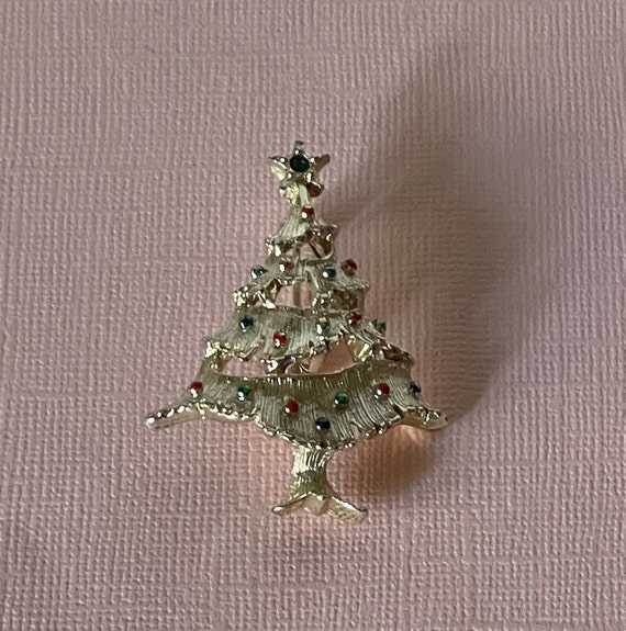 Vintage Christmas tree brooch, signed Gerrys Chris
