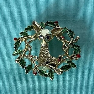 Vintage reindeer brooch, vintage wreath brooch, rudolph pin, Christmas wreath brooch, reindeer in wreath pin, holiday pin, Rudolph brooch