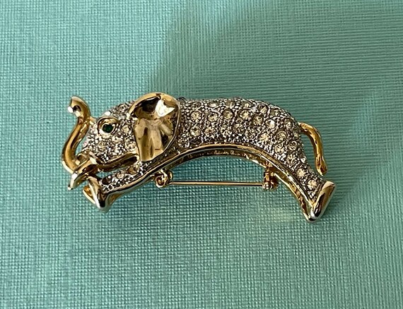 Vintage elephant brooch, rhinestone elephant brooch, lucky elephant pin, gold elephant brooch, elephant jewelry, 3d elephant pin, elephant