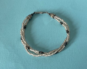 Vintage kralenarmband, strandarmband, 7,5 inch armband, armband met meerdere strengen, armband met 3 strengen, kralensieraden, vintage armband