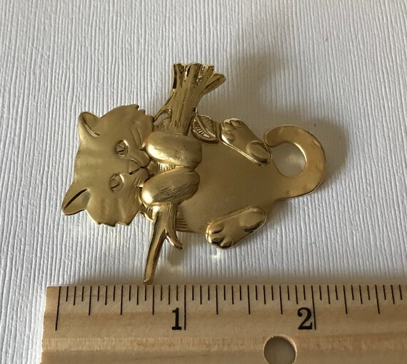 Vintage cat brooch, gold cat brooch, signed cat b… - image 5