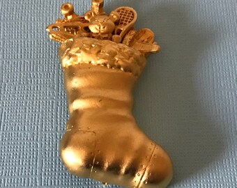 VIntage stocking brooch, gold stocking pin, Christmas brooch, stocking pin, holiday pin, gold stocking pin, vintage stocking pin, Christmas