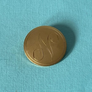 Broche vintage com letra N, joias com letra N, broche dourado com letra N, broche vintage com letra N, broche com monograma N, broche inicial N, letra N, broche dourado N