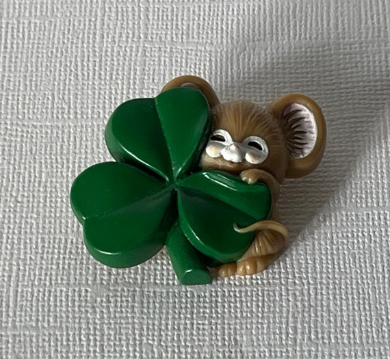 Vintage St Patrick's day brooch, mouse with shamr… - image 4