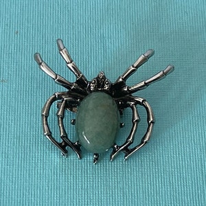 Green spider brooch, Halloween spider pin, green aventurine spider pin, wedding spider brooch, lucky spider pin, tarantula brooch, lucky