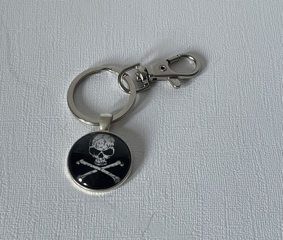 Skull and crossbones keychain, "new" Skeleton key… - image 3