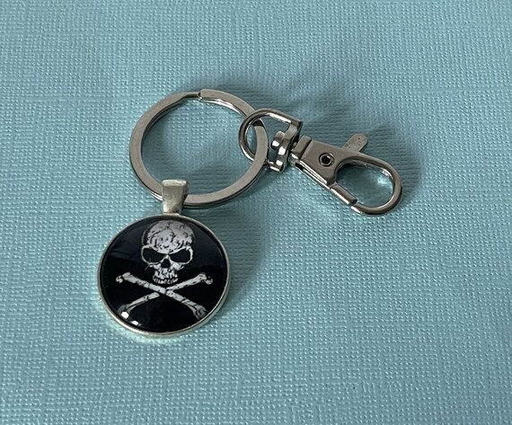 Skull and crossbones keychain, "new" Skeleton key… - image 2