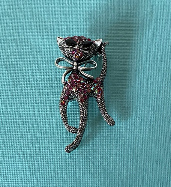 Pink rhinestone cat brooch, aurora borealis rhines