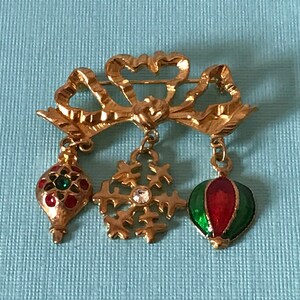 Vintage Christmas pin, ornament brooch, snowflake brooch, Christmas dangle pin, vintage Christmas pin, Christmas jewelry, holiday pin