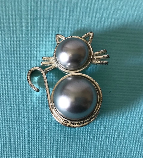 Vintage cat brooch, silver cat pin, cat jewelry, c