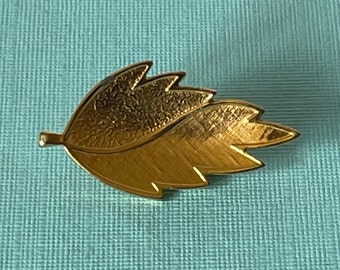 Vintage leaf brooch, vintage gold leaf pin, leaf jewelry, scarf brooch, scarf pin, leaf pin, gold leaf brooch, leaf jewelry, fall brooch