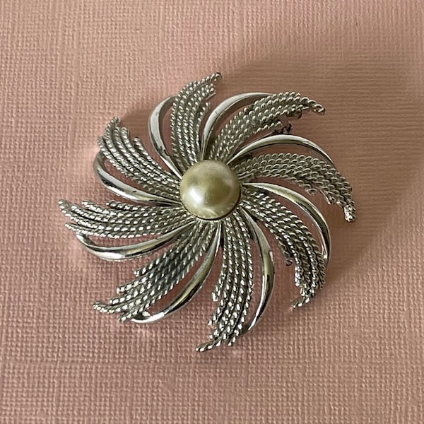 Vintage flower brooch, faux pearl flower brooch, wedding brooch, flower jewelry, silver flower brooch, scarf brooch, silver flower pin