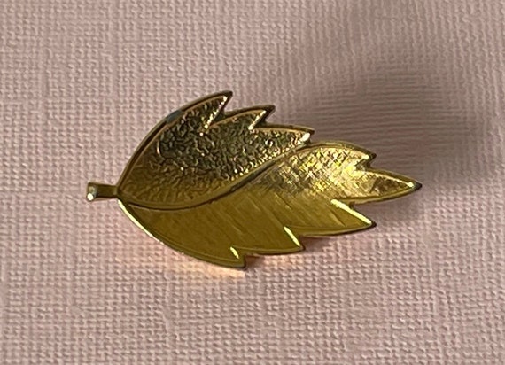 Vintage leaf brooch, vintage gold leaf pin, leaf … - image 2