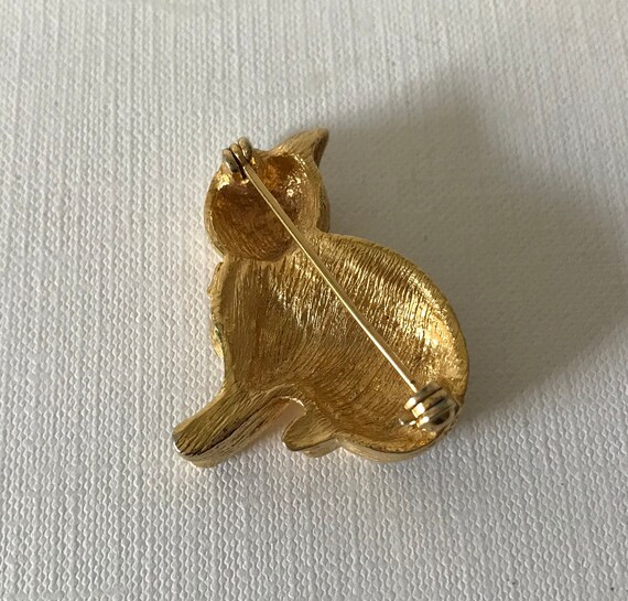 gold cat pin