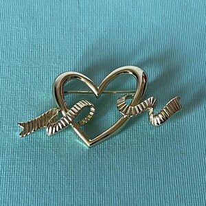 Vintage heart brooch, heart jewelry, wedding heart pin, Valentine&#39;s jewelry, Valentine&#39;s heart pin, heart brooch vintage, gold heart brooch