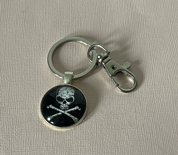 Skull and crossbones keychain, "new" Skeleton key… - image 6