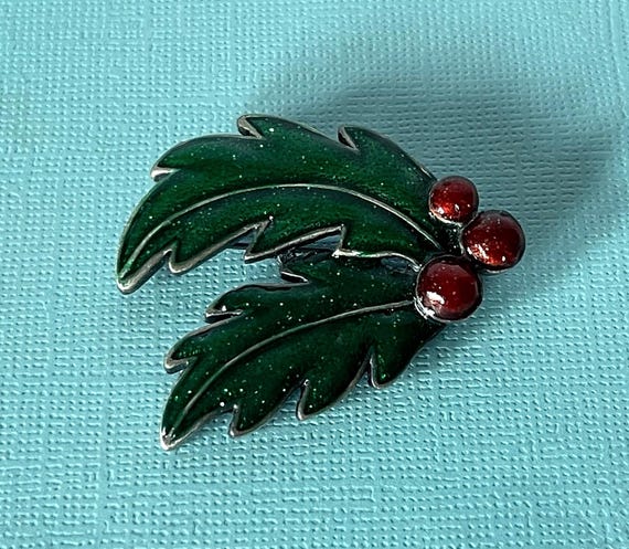 Vintage holly brooch, Christmas holly brooch, Christmas brooch, holly pin, holly and the ivy, holly pin, holly brooch, Christmas jewelry,