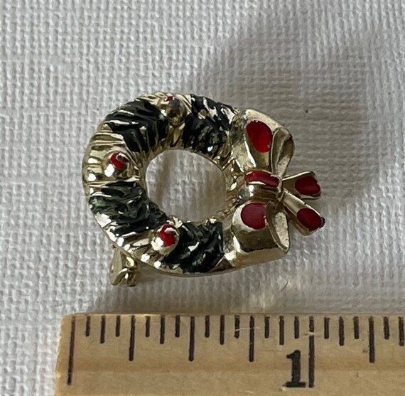 Vintage Christmas wreath brooch, small wreath bro… - image 4