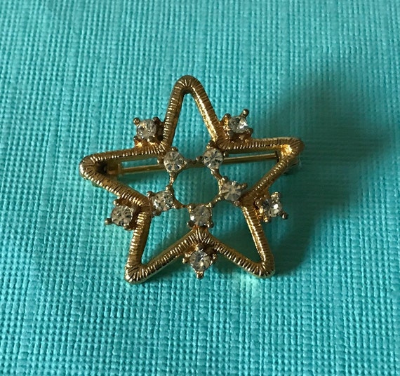 Vintage star brooch, rhinestone star brooch, star