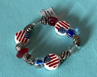 Vintage American flag bracelet, patriotic bracelet, stretch bracelet Independence day, MAGA, flag jewelry USA flag bracelet, beaded bracelet