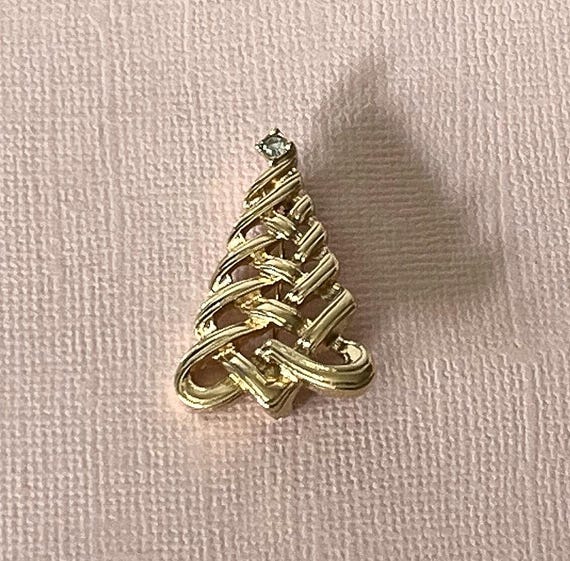 Vintage Christmas tree brooch, gold Christmas tree pin, rhinestone Christmas tree brooch, Christmas jewelry, holiday pin, Christmas tree pin