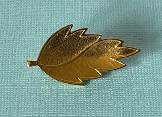 Vintage leaf brooch, vintage gold leaf pin, leaf … - image 6