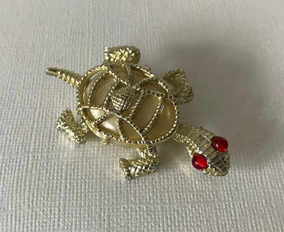 Vintage turtle brooch, red eye turtle pin, rhines… - image 5