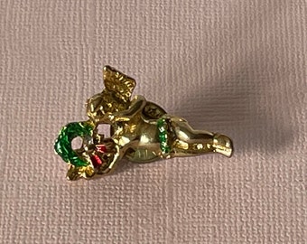 Vintage Christmas angel lapel pin, angel tie tack, angel with wreath Christmas pin, angel jewelry, Christmas tie tack, gold angel tie tack
