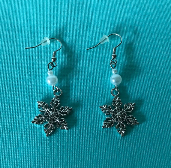 Snowflake dangle earrings store