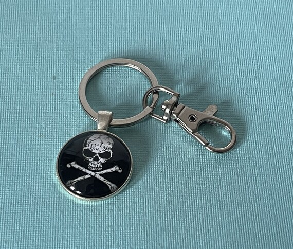 Skull and crossbones keychain, "new" Skeleton key… - image 1