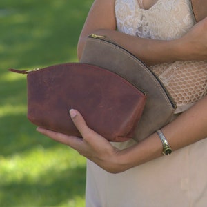 Monogrammiert Leder Frauen Make-up Tasche, Brautjungfer Geschenk, Leder Kosmetik Reisetasche, Monogramm Kulturtasche, zum Jubiläum
