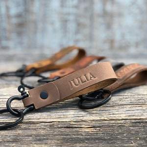 Handgemachte Leder Schlüsselanhänger, schwarze Hardware, personalisierte Schlüsselanhänger, Leder Initial Schlüsselanhänger, hergestellt in den USA, schnelles Versand Hochzeitsgeschenk