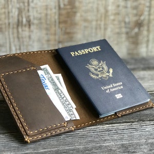 Leder Passhalter, personalisierte Reisebrieftasche, Passport Cover, Lederpasshalter, Hochzeitsgeschenk, Reisegeschenk
