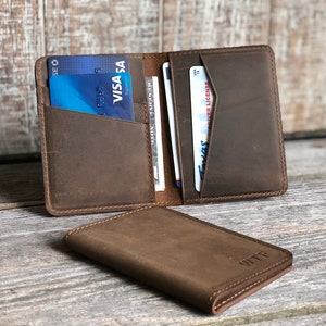 PERSONALIZED Minimalist Wallet, Leather Bifold Wallet, Distressed Leather wallet, Credit card wallet, boyfriend gift, Groomsmen Wallet