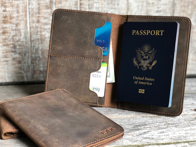 Portefeuille passeport en cuir, portefeuille de voyage personnalisé, étui pour passeport, porte-passeport en cuir, cadeau lune de miel image 1
